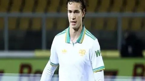 陈幸同、蒯曼、王艺迪历经苦战击败对手