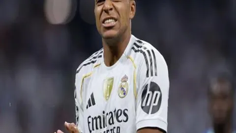 “秋色满场星光熠熠：莱昂纳多与卡扎伊什维利领跑，中超9-10月月度最佳球员候选名单揭晓！”